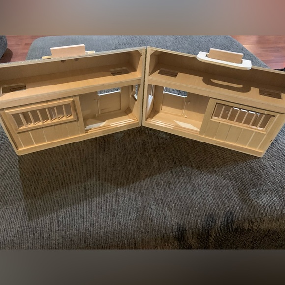 Melissa & Doug Fold and Go Wooden Horse Stable Dollhouse w Handle, Toy Horses - Picture 9 of 11